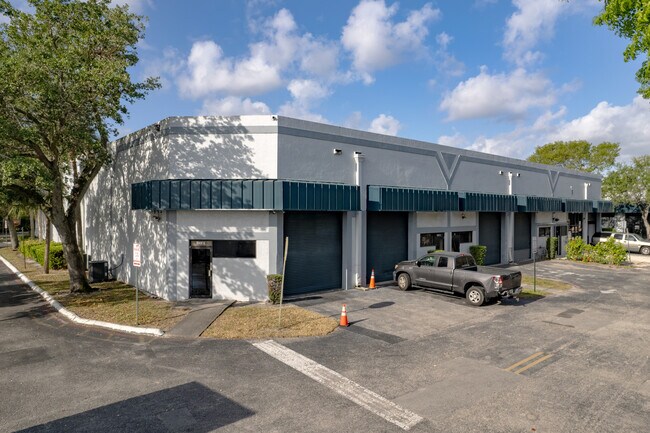 Plus de détails pour 6741 W Sunrise Blvd, Plantation, FL - Industriel à louer