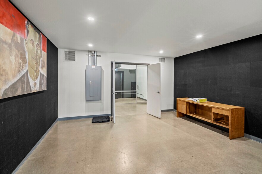 4731 Industry Dr, Medford, OR for lease - Interior Photo - Image 3 of 38