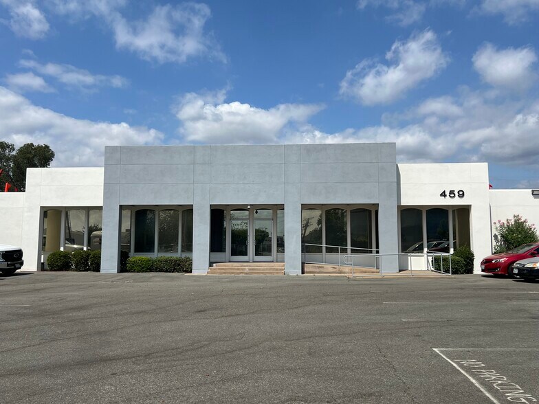 459 Park Ave, San Fernando, CA à louer - Photo du bâtiment - Image 2 de 16