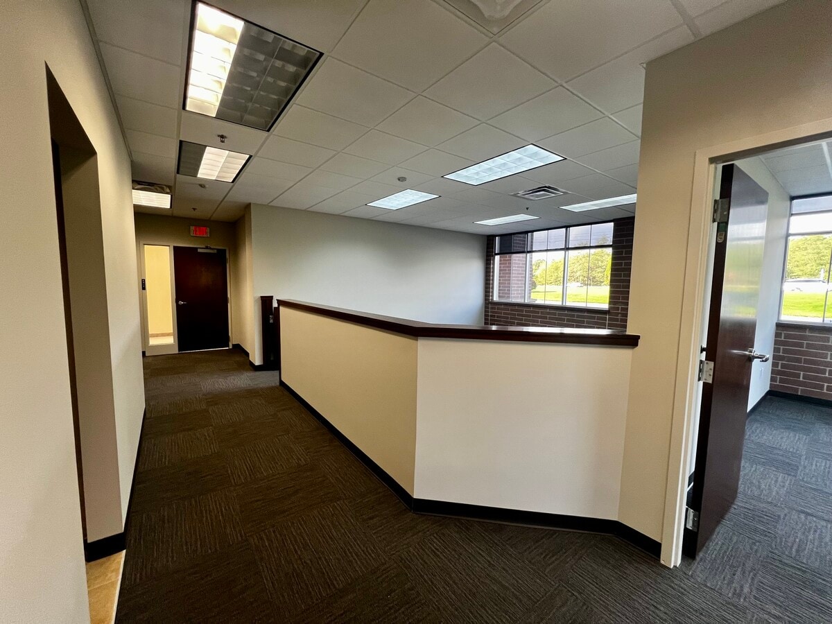 4020 E Beltline Ave NE, Grand Rapids, MI 49525 - Unit 101 - - Interior Photo - Image 2 of 6