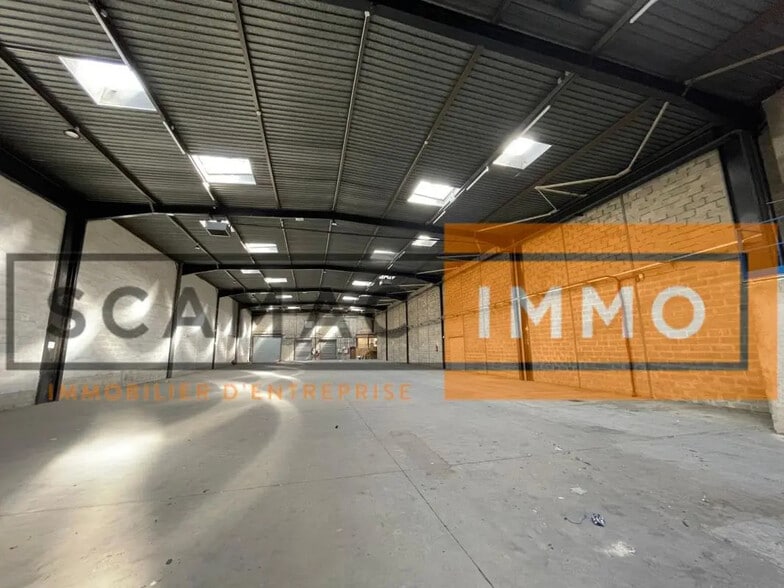 Industrial in MORANGIS for lease - Building Photo - Image 3 of 7