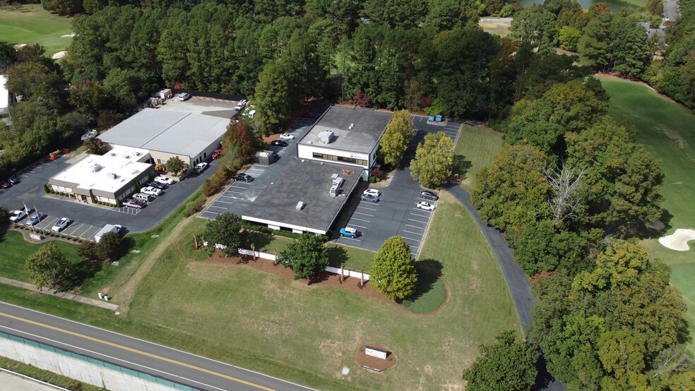 3000 Croasdaile Dr, Durham, NC à louer - Aérien - Image 3 de 6