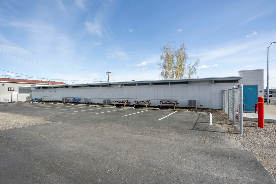 611 W Columbia St, Pasco, WA à vendre - Photo du bâtiment - Image 2 de 30