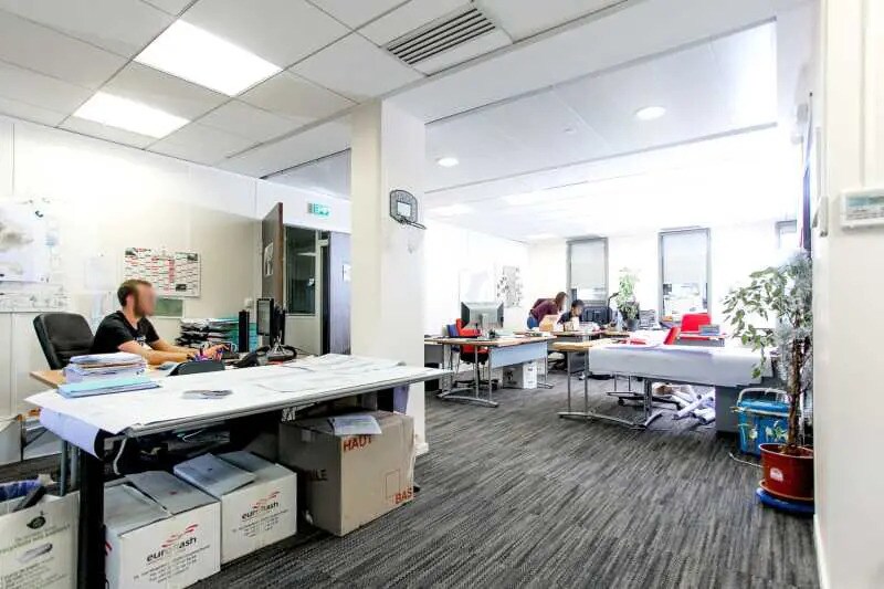 Office in Rueil-Malmaison for lease - Interior Photo - Image 2 of 6