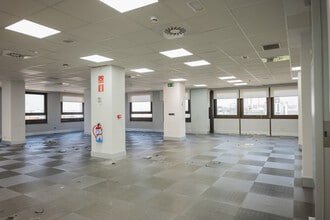 Calle del Ombú, 3, Madrid, Madrid for lease Interior Photo- Image 2 of 17