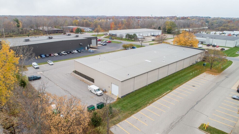 4324 Airlane Dr SE, Kentwood, MI à louer - Photo du bâtiment - Image 2 de 17