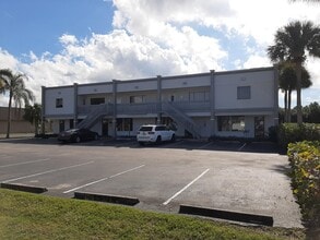 1930 Park Meadows Dr, Fort Myers, FL for lease Building Photo- Image 1 of 2