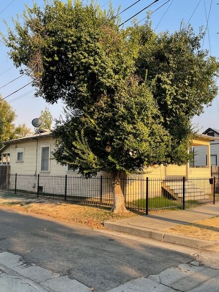 1608 E St, Bakersfield, CA for lease - Building Photo - Image 2 of 14