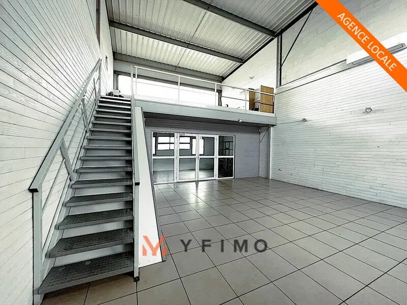 Flex in Buchelay for lease Interior Photo- Image 1 of 6