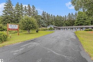 More details for 541 Lake St, Frankfort, MI - Hospitality for Sale