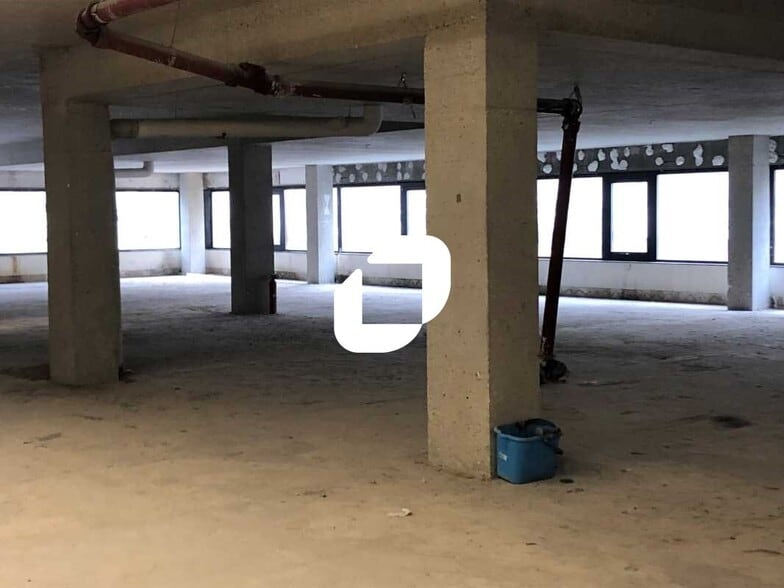 Office in Suresnes for lease - Interior Photo - Image 2 of 6