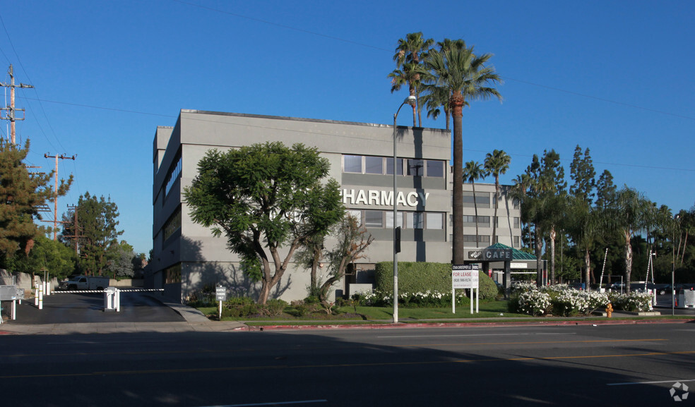 5353-5363 Balboa Blvd, Encino, CA for lease - Building Photo - Image 2 of 9