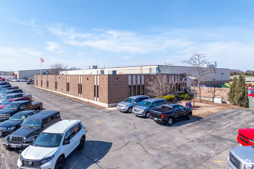 2323 N Roemer Rd, Appleton, WI for lease - Building Photo - Image 3 of 3