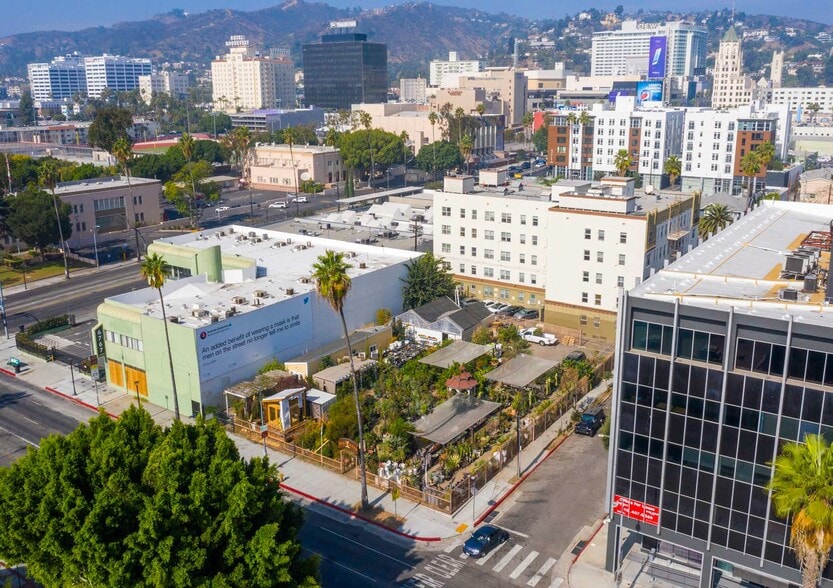 Prime Sunset & Highland Opportunity portfolio of 4 properties for sale on LoopNet.ca - Primary Photo - Image 2 of 5