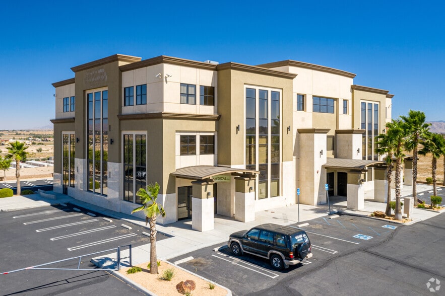 12021 Jacaranda Ave, Hesperia, CA for lease - Building Photo - Image 1 of 24