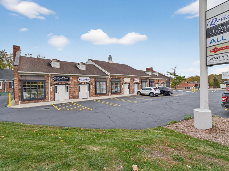 42815-42865 5 Mile Rd, Plymouth, MI à vendre - Photo du bâtiment - Image 3 de 46