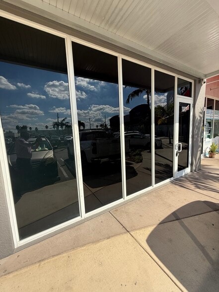13115 W Okeechobee Rd, Hialeah, FL à louer - Photo du bâtiment - Image 2 de 44