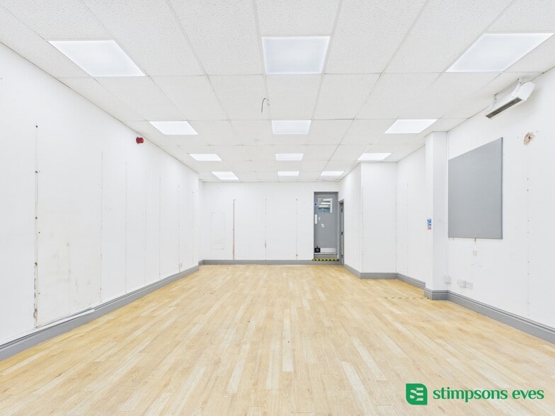 22 High St, Rushden for lease - Interior Photo - Image 2 of 5