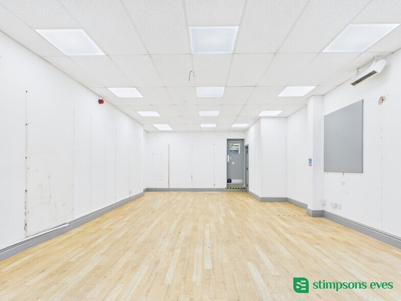 22 High St, Rushden à louer - Photo du bâtiment - Image 2 de 7