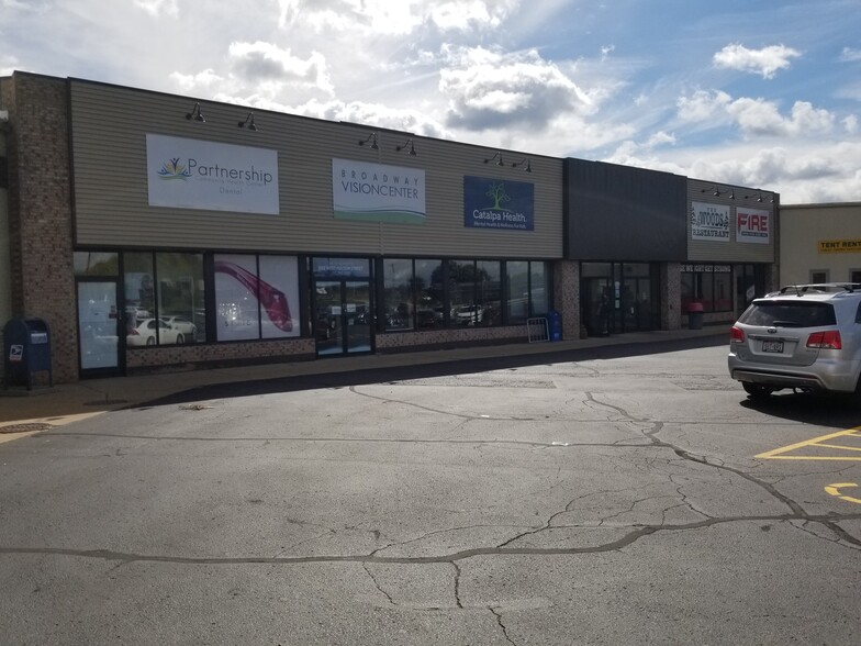 809 W Fulton St, Waupaca, WI for lease - Building Photo - Image 2 of 2
