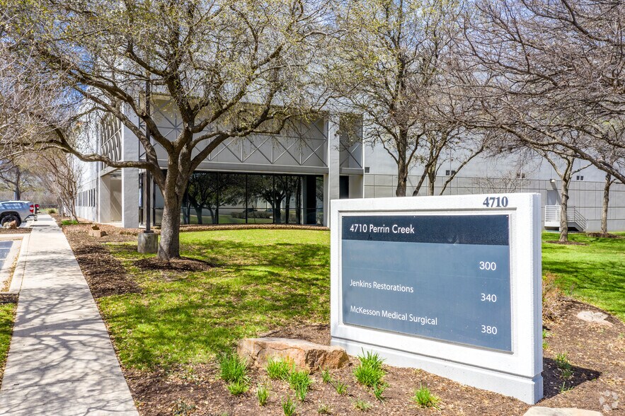 4710 Perrin Crk, San Antonio, TX à louer - Photo du bâtiment - Image 2 de 5