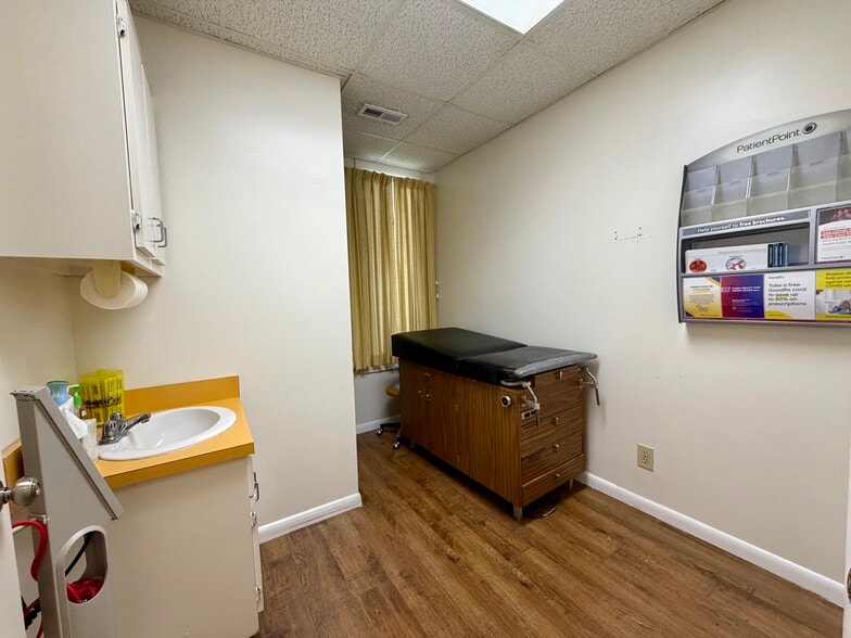 111 Coastal Way, Chesapeake, VA for lease - Interior Photo - Image 3 of 4