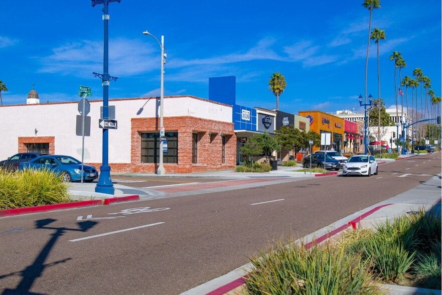 206-212 Freeman St, Oceanside, CA for lease - Building Photo - Image 3 of 5