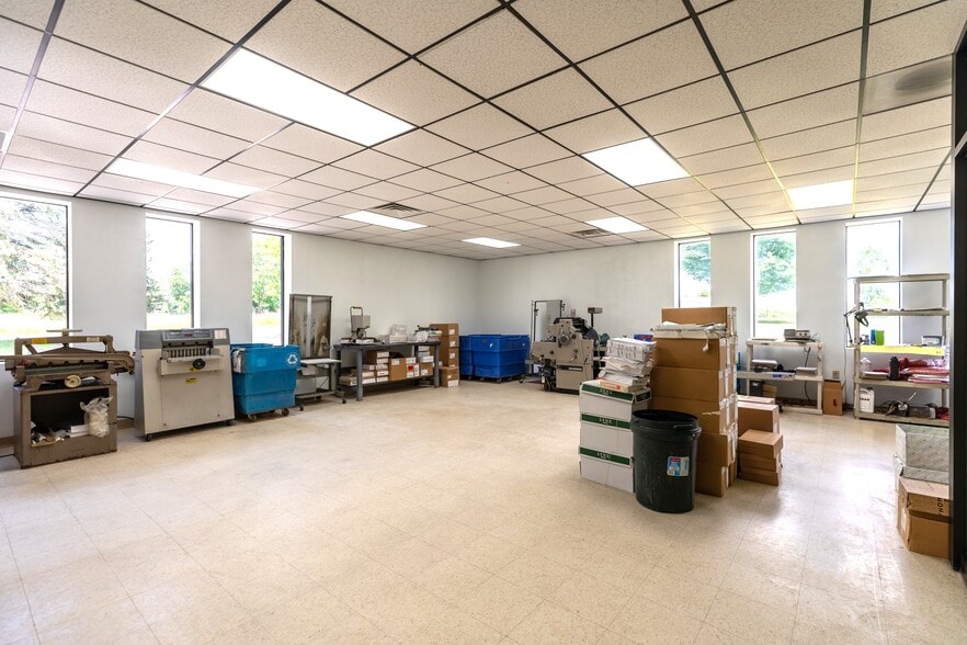 5982 E Molloy Rd, Mattydale, NY for sale - Interior Photo - Image 3 of 24