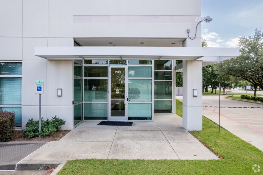 10245 W Little York Rd, Houston, TX à louer - Photo du bâtiment - Image 3 de 5