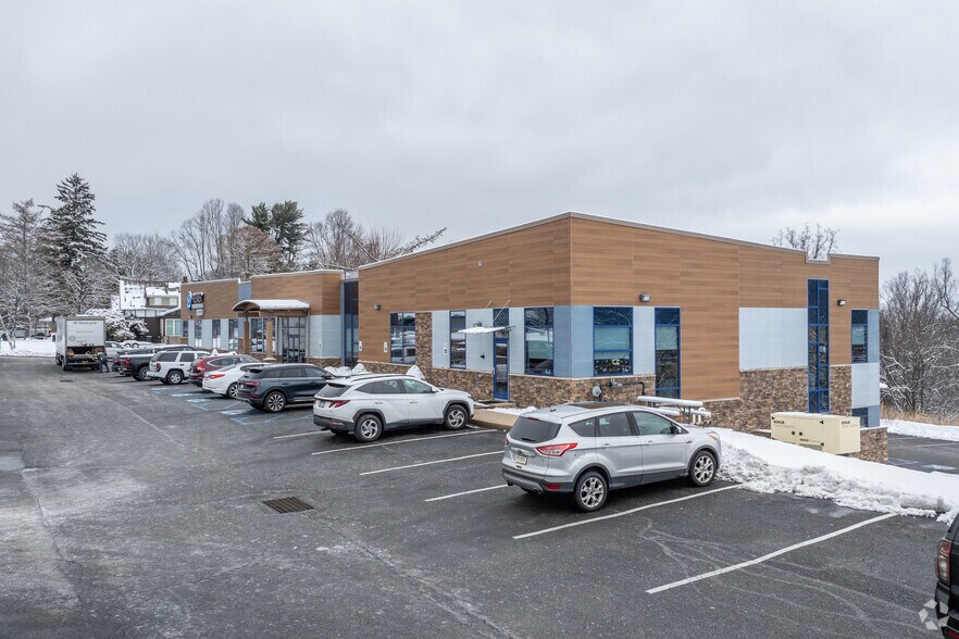 4044 Route 130, Irwin, PA à louer - Photo du bâtiment - Image 3 de 4