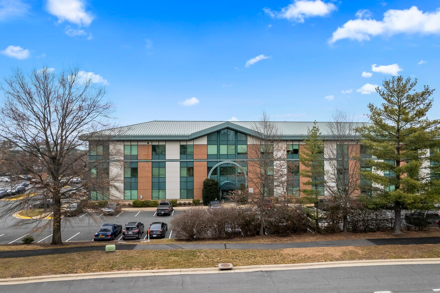 19455 Deerfield Ave, Lansdowne, VA à louer - Photo du bâtiment - Image 3 de 20