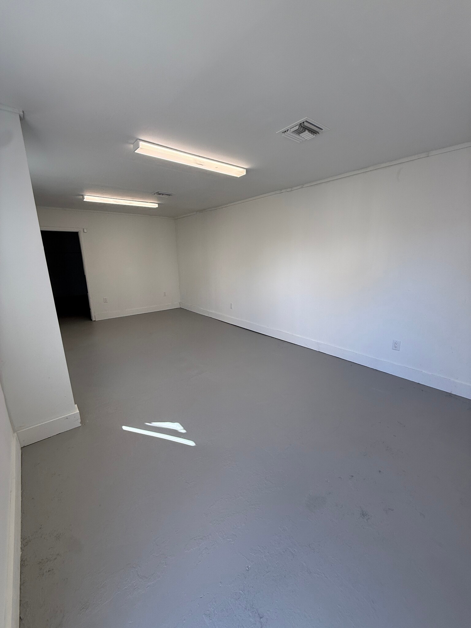 4834-4890 SW 75th Ave, Miami, FL for lease Interior Photo- Image 1 of 15