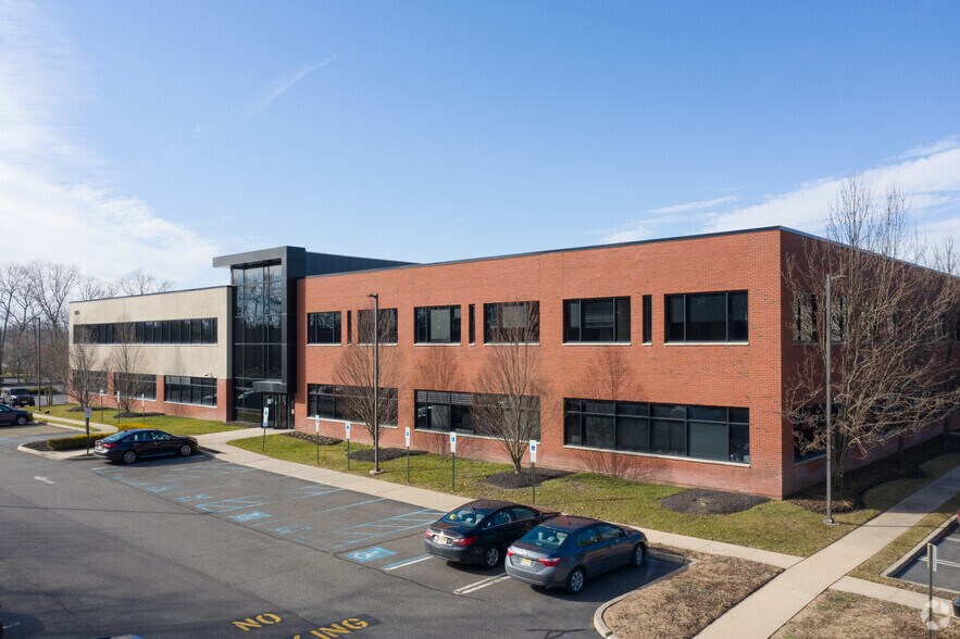 4814 Outlook Dr, Wall Township, NJ à louer - Photo du bâtiment - Image 3 de 10