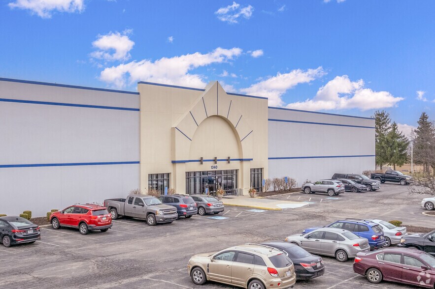1340 E Dayton Yellow Springs Rd, Fairborn, OH à louer - Photo du bâtiment - Image 3 de 12