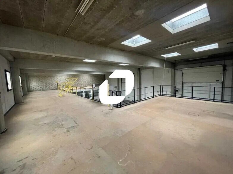 10 Rue du Moulin Vert, Vert à louer - Photo du bâtiment - Image 3 de 18