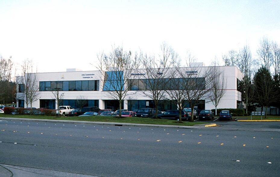 8410 154th Ave NE, Redmond, WA à louer - Photo du bâtiment - Image 3 de 17