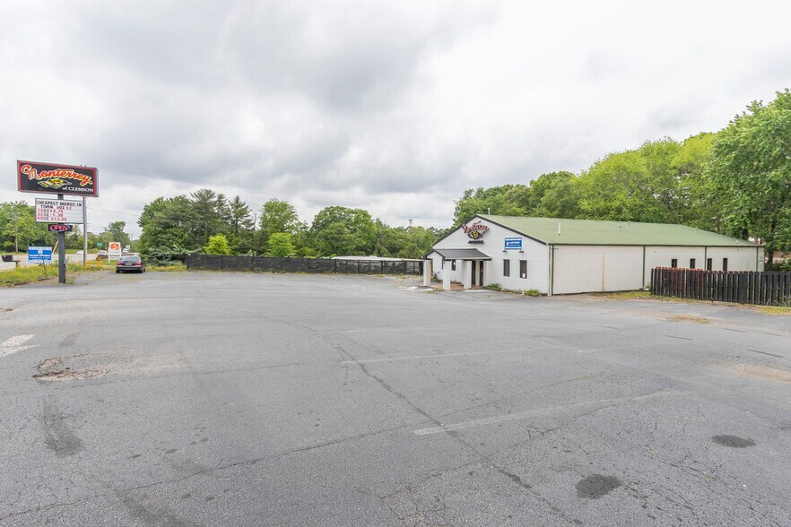 1704-1710 W Main St, Central, SC à louer - Photo du bâtiment - Image 3 de 40