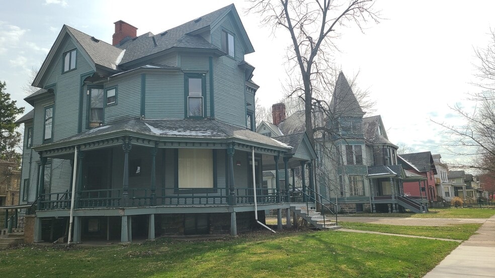316 Stuart Ave, Kalamazoo, MI for sale - Building Photo - Image 3 of 25