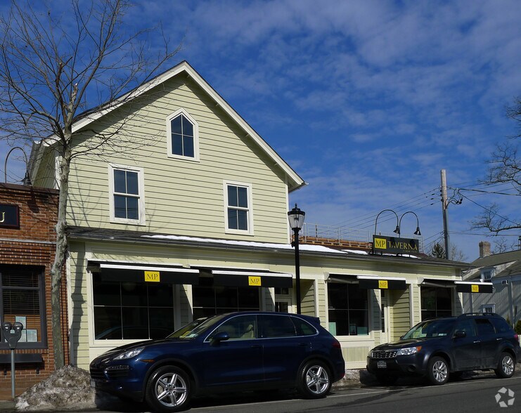 1363 Old Northern Blvd, Roslyn, NY à vendre - Photo du bâtiment - Image 1 de 1