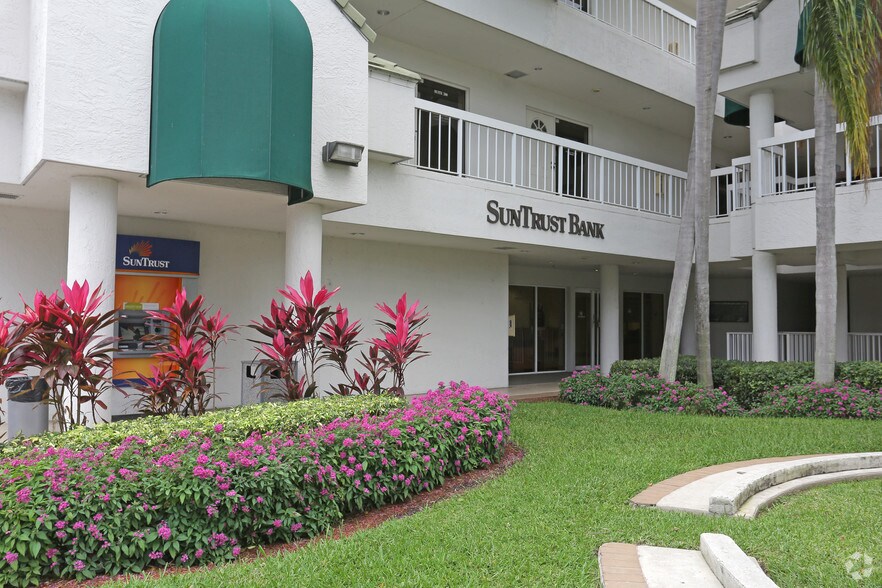 1890 N University Dr, Coral Springs, FL à louer - Photo du bâtiment - Image 3 de 8