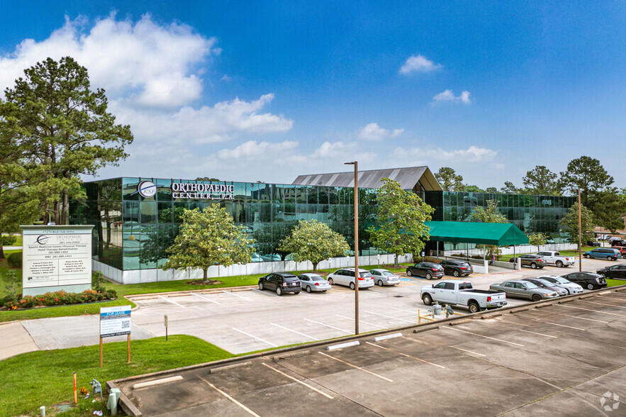 17270 Red Oak Dr, Houston, TX for lease - Primary Photo - Image 1 of 9