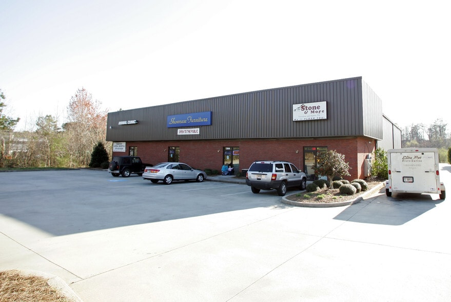 205-211 Mcdonough Pky, Mcdonough, GA for lease - Building Photo - Image 3 of 11