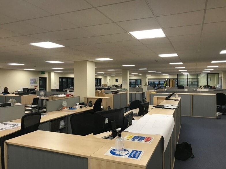 Maidstone Rd, Sidcup à louer - Photo du bâtiment - Image 3 de 11