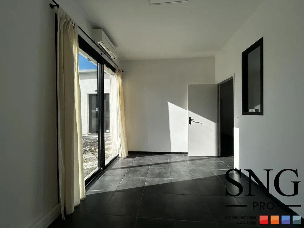 Office in Éguilles for lease Interior Photo- Image 1 of 12