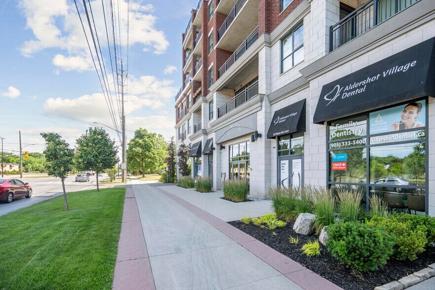 34 Plains Rd E, Burlington, ON à vendre - Photo du bâtiment - Image 2 de 2