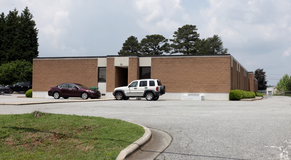 131 W Parris Ave, High Point, NC for lease - Building Photo - Image 3 of 5