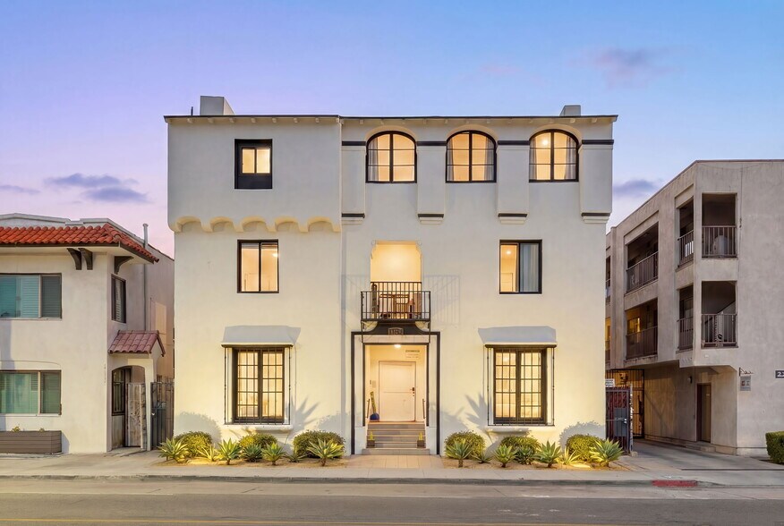 1827 E 4th St, Long Beach, CA à vendre - Photo du bâtiment - Image 2 de 111
