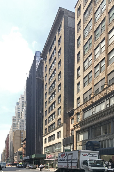 57 W 38th St, New York, NY for sale - Building Photo - Image 1 of 6