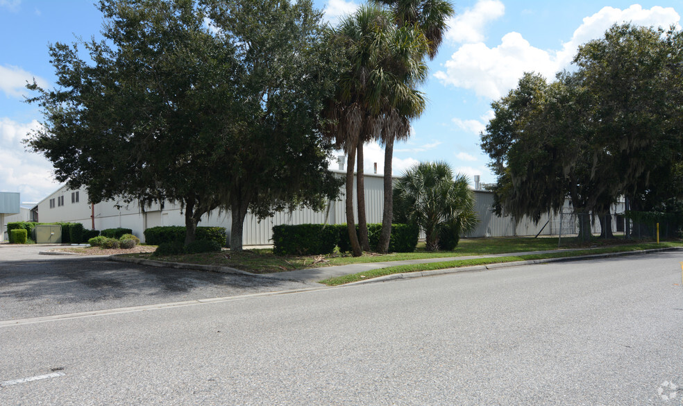 2150 Whitfield Ave, Sarasota, FL for lease - Building Photo - Image 3 of 12