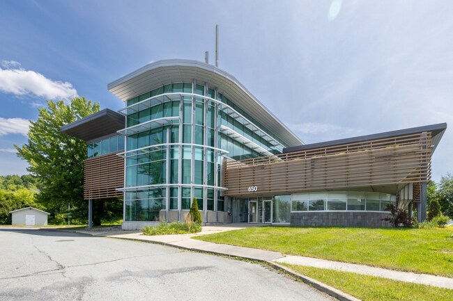 Plus de détails pour 650 Boul Renault, Beauceville, QC - Bureau à vendre